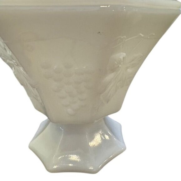 Vintage Octagonal White Milk Glass Compote With Lid Featuring Embossed Grapes & - Picture 5 of 14